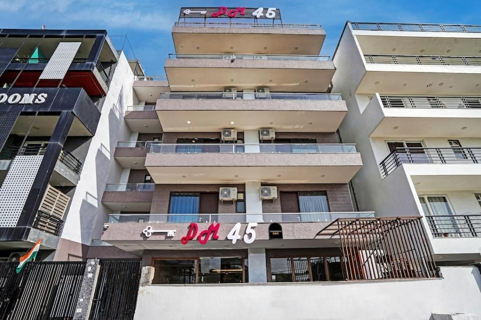 Dm 45 Near Huda City Centre Bed & Breakfast Gurgaon Exterior photo